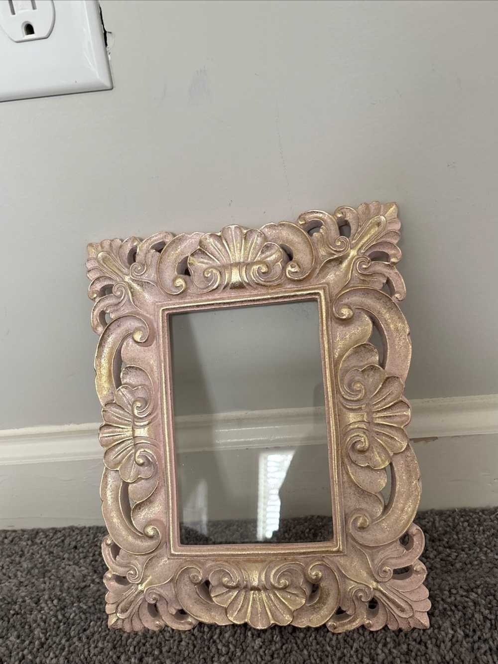 Pink gold photo frame scallop design hanging photo